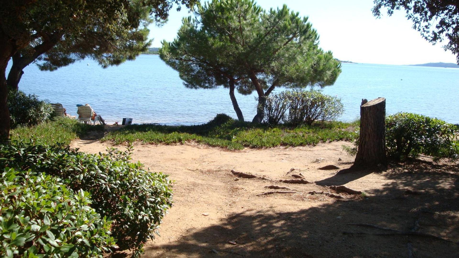 Résidence Les Pieds Dans L'eau Hébergement de vacances Porto-Vecchio (Corsica)
